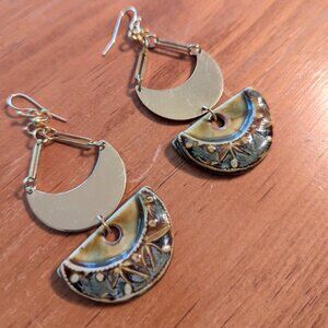 Dangle gold earrings